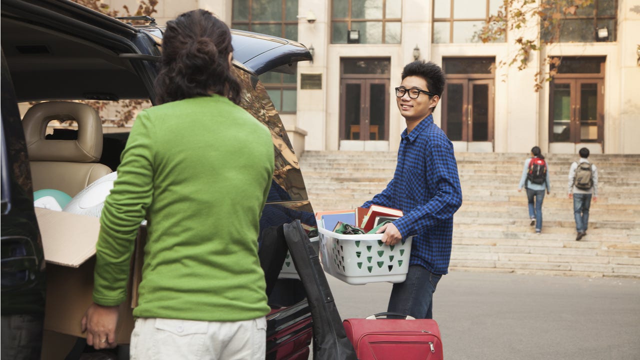 Parents help college student move into dorms