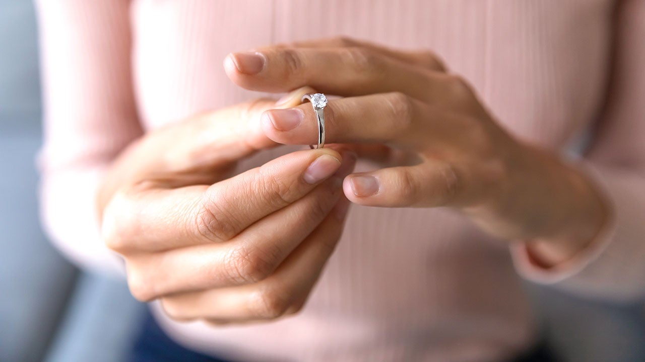 taking off a wedding ring