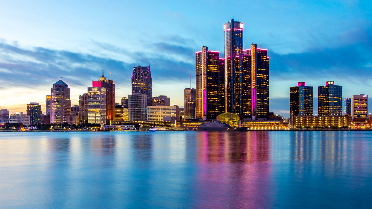 The skyline of Detroit in the evening