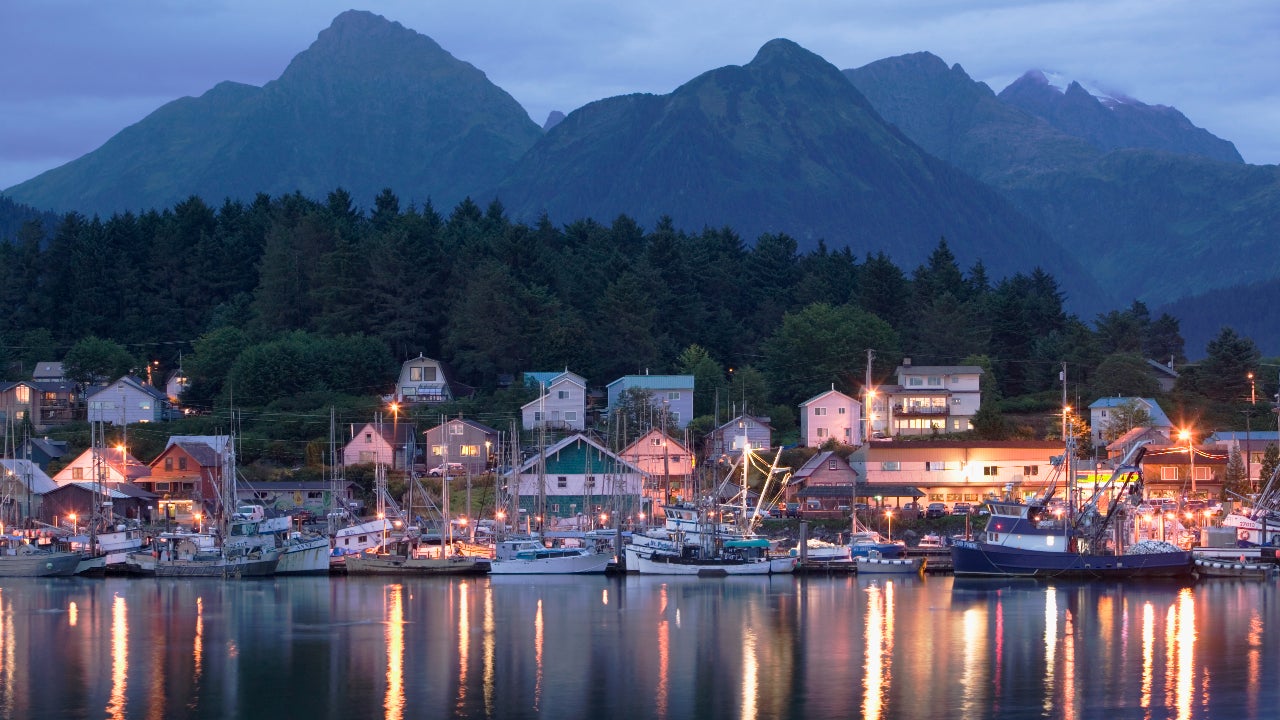 Alaska State Taxes 2021 2022 Income And Sales Tax Rates Bankrate Alaska State Taxes 2021 2022 Income And Sales Tax Rates Bankrate
