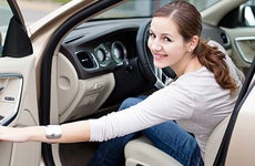 Smiling young woman closing car door © Viktor Cap - Fotolia.com