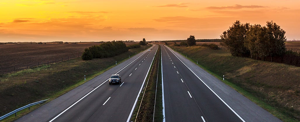 Highway at sunset © Fesus Robert/Shutterstock.com