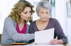 Mother and daughter looking at document © Image Point Fr/Shutterstock.com