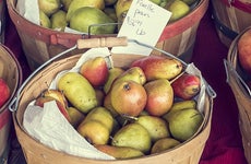 Apples and pears for sale © CrackerClips Stock Media/Shutterstock.com