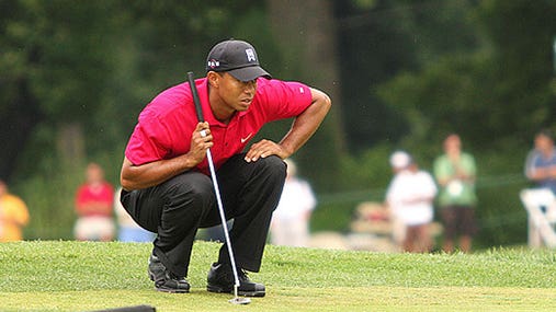 Tiger Woods on greens © Photo by Chase McAlpine