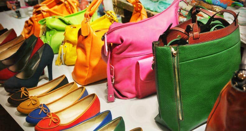 Colorful handbags and shoes on display © Adisa/Shutterstock.com