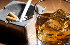 Whiskey and cigarettes © Alexey Lysenko/Shutterstock.com