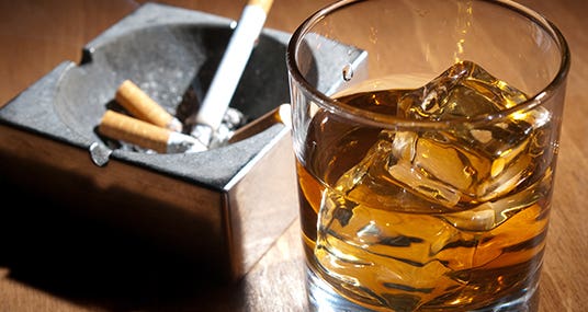 Whiskey and cigarettes © Alexey Lysenko/Shutterstock.com