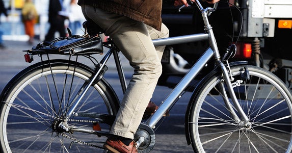 Ride your bike to work, save $7K? © iStock