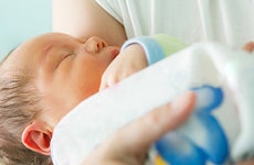 Newborn baby © AnikaNes/Shutterstock.com