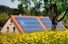 House with solar panels near a meadow © ER-09/Shutterstock.com
