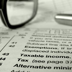 Close up of tax forms with eyeglasses and pen © Mr Doomits /Shutterstock.com