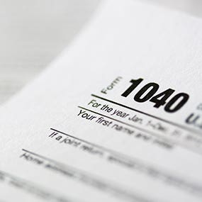 Closeup of Form 1040 © topseller/Shutterstock.com
