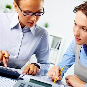 Two women doing taxes © pressmaster / Fotolia