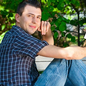 Student sitting on bench © iStockPhoto.com
