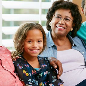Grandparents and grandchildren sitting on couch © Monkey Business Images/Shutterstock.com