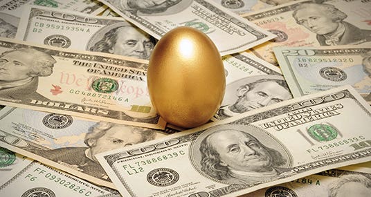 Golden egg on money © Balefire/Shutterstock.com