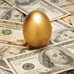 Golden egg on money © Balefire/Shutterstock.com