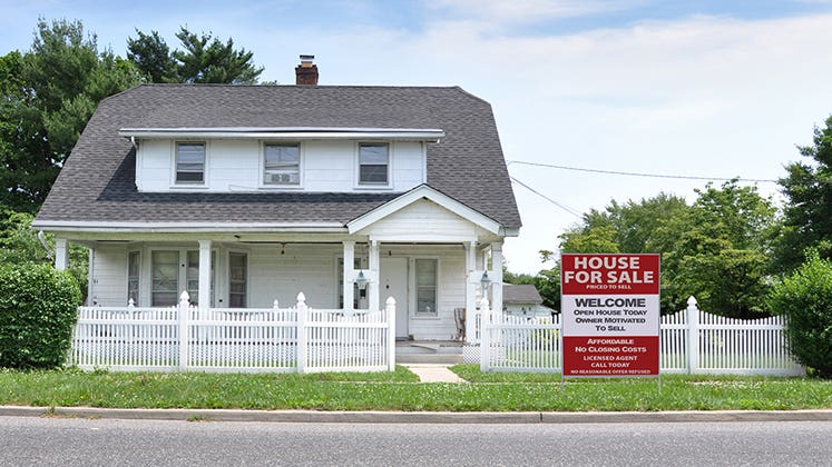 Front of house with sale sign © rSnapshotPhotos/Shutterstock.com