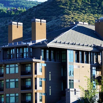 Vacation condos in Avon, Colorado © iStock