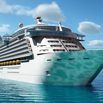 Cruise ship on the water © iStock