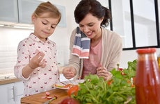 Mom preparing food with her child © goodluz/Shutterstock.com