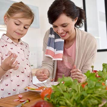 Mom preparing food with her child © goodluz/Shutterstock.com