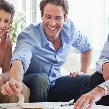 Couple looking over carpet swatches | Sam Edwards/Getty Images