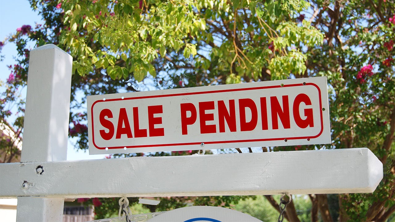 "Sale pending" sign outside a home