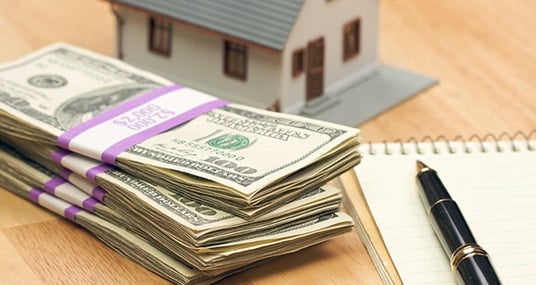 House with money and notebook © Andy Dean - Fotolia.com