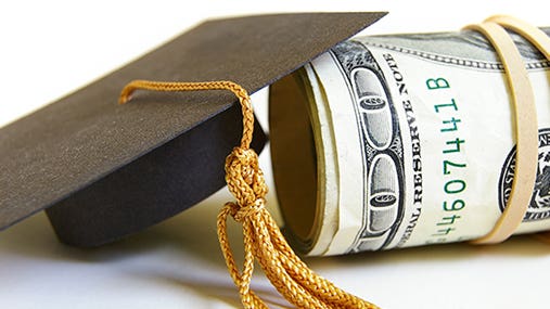 Small graduation cap and roll of bills © zimmytws - Fotolia.com