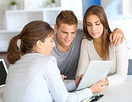 How to apply for a mortgage © Goodluz/Shutterstock.com