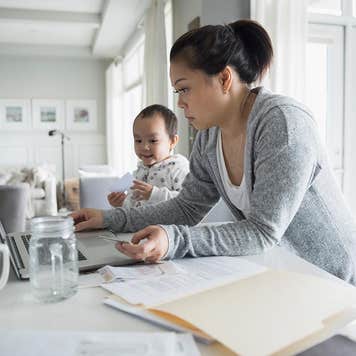 Single mom does taxes