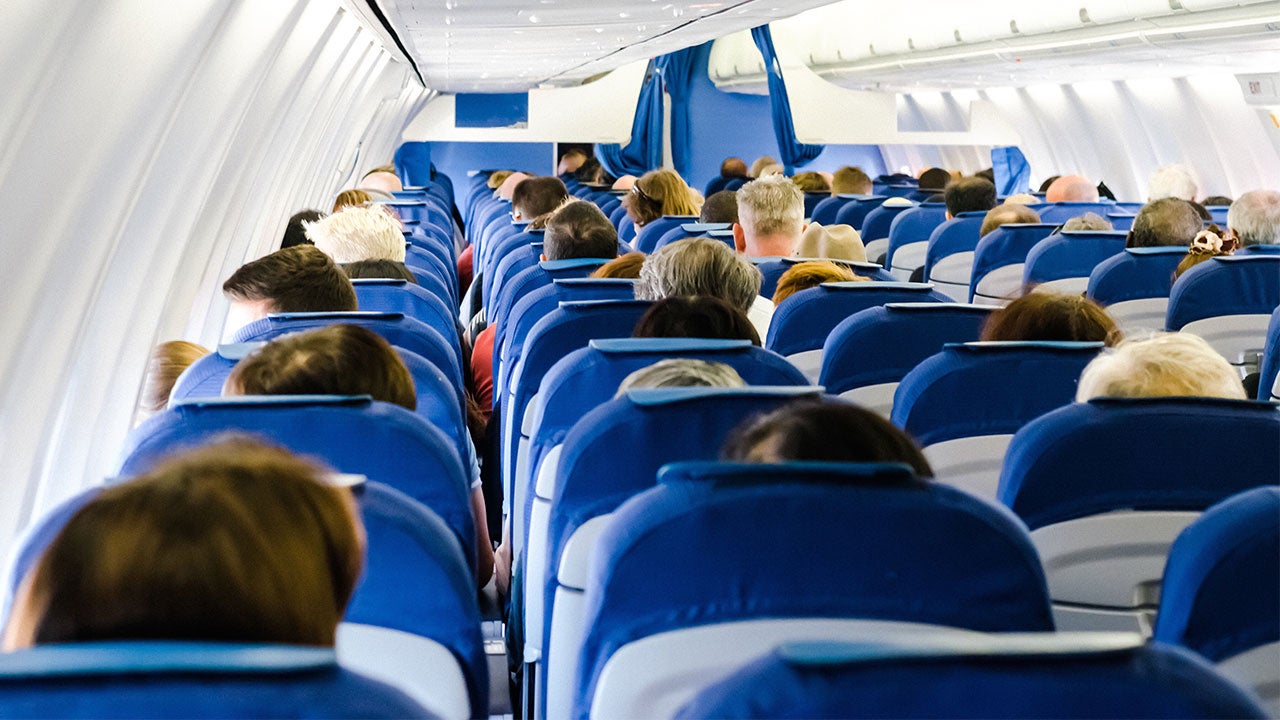 Pessoas a bordo de um voo