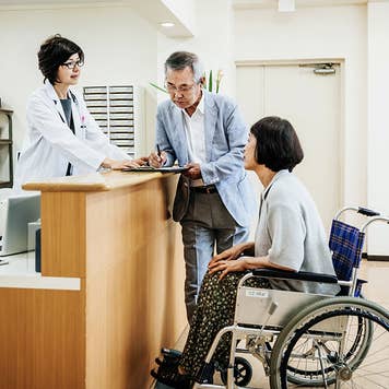 Man checking out his wife from the hospital