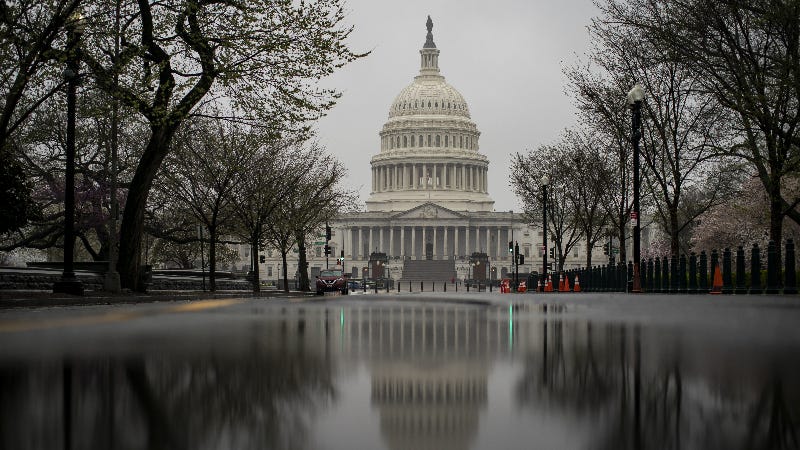 A picture of the US Capitol building on a rainy day