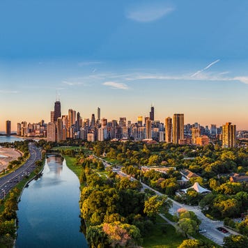 A panoramic view of the Chicago, Illinois skyline