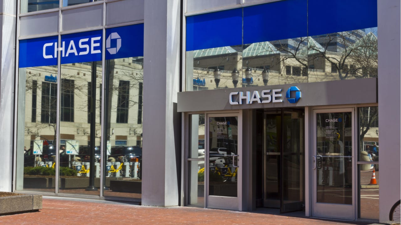 Exterior of a Chase bank