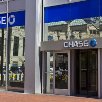 Exterior of a Chase bank