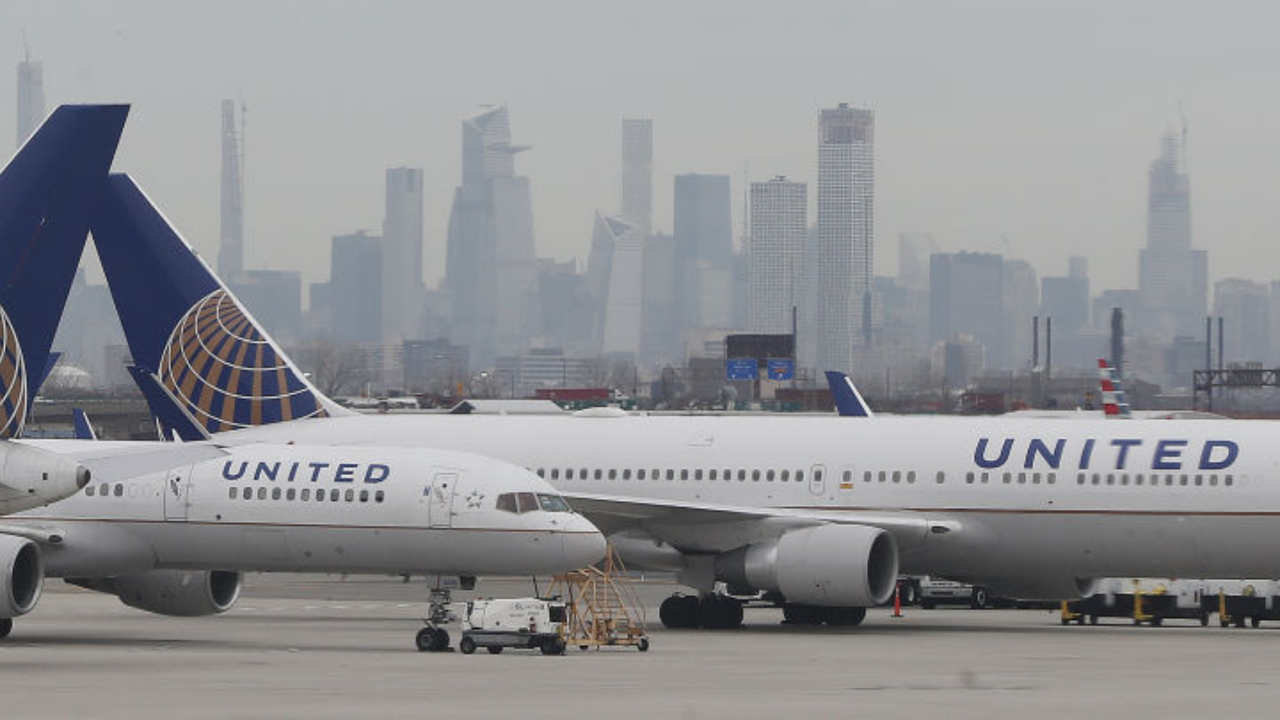 United Airlines planes on the tarmac at LaGuardia