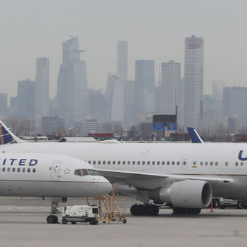 United Airlines planes on the tarmac at LaGuardia