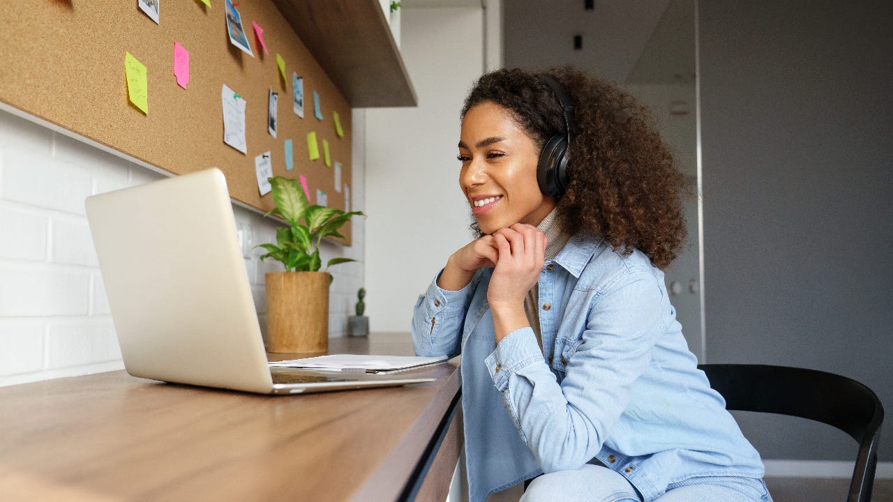 A student researches online.