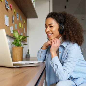 A student researches online.