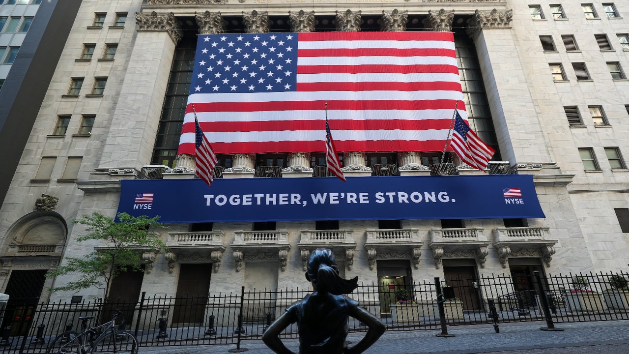 A shot of the fearless girl statue on front of the New York Stock Exchange