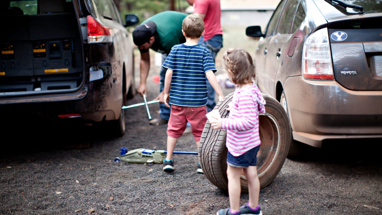 A family deals with a flat tire.