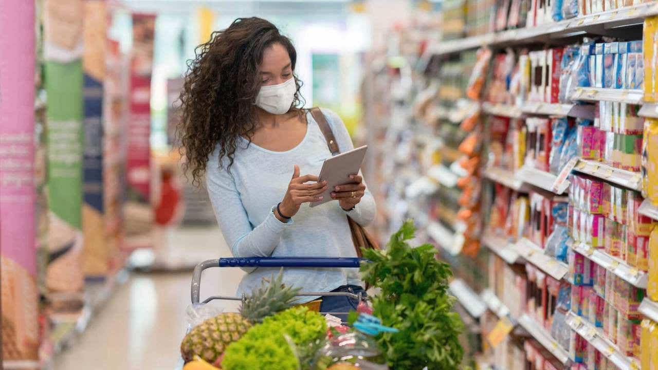 Woman shopping at the grocery store wearing a facemask