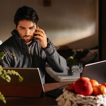 Consumer shopping online