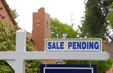 A closeup of a for-sale pending sign