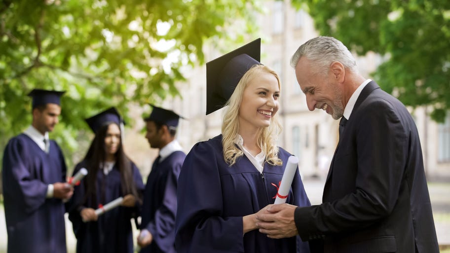 Dad attends daughter's college graduation