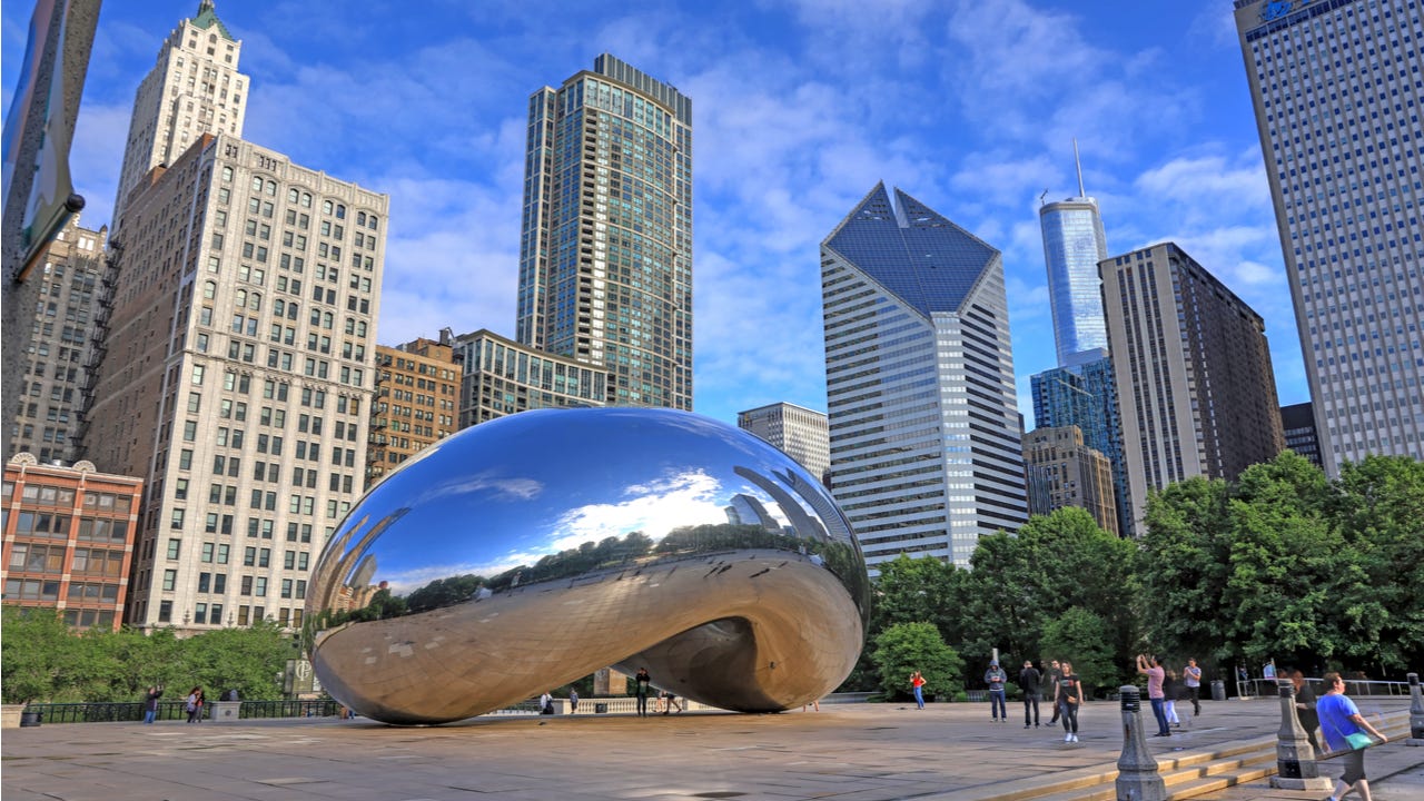 Outdoor shot of the Cloud Gate sculpture in Chicago